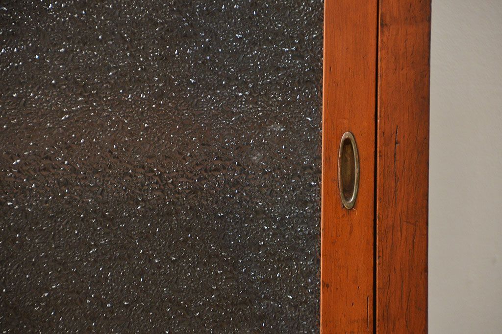 レトロ家具　昭和レトロ 鉄脚付きダイヤガラス収納棚(食器棚、戸棚)