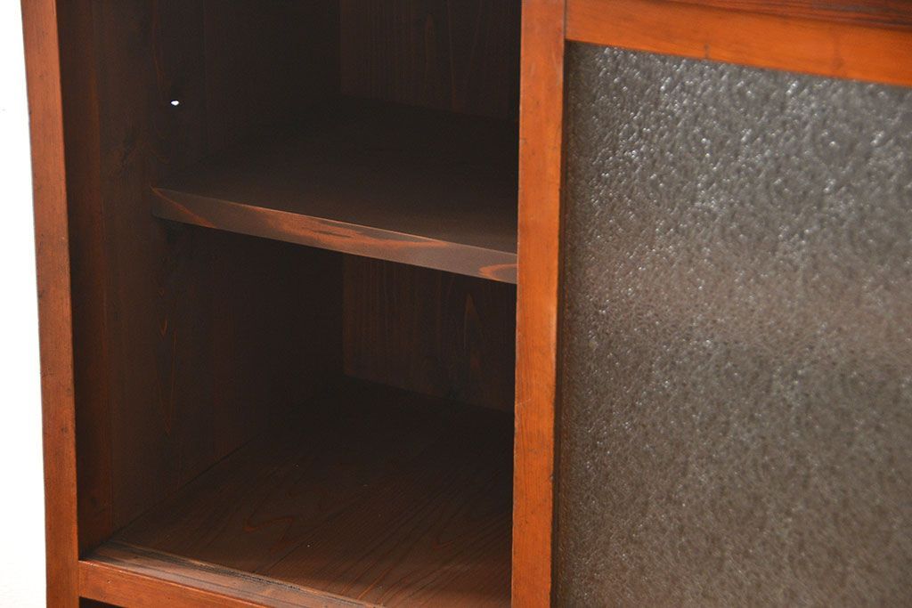 レトロ家具　昭和レトロ 鉄脚付きダイヤガラス収納棚(食器棚、戸棚)