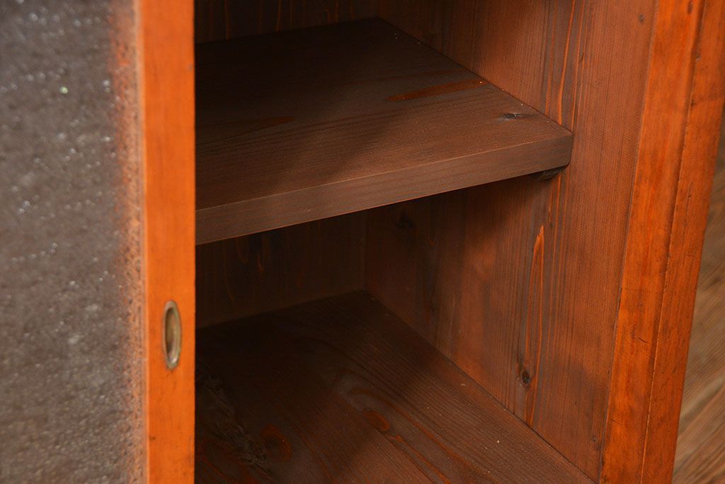 レトロ家具　昭和レトロ 鉄脚付きダイヤガラス収納棚(食器棚、戸棚)