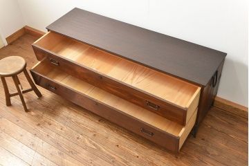 アンティーク家具　古民具・骨董 前面欅材の横長ローチェスト(ローボード・ドロワー・時代箪笥・タンス)