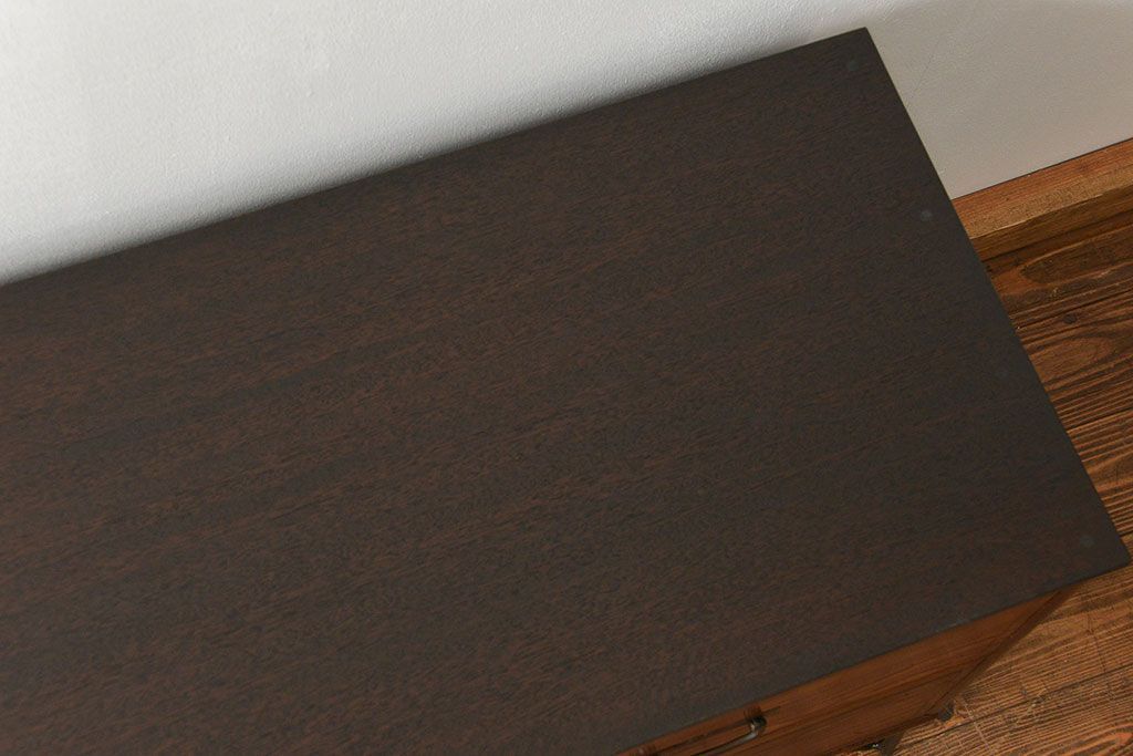 アンティーク家具　古民具・骨董 前面欅材の横長ローチェスト(ローボード・ドロワー・時代箪笥・タンス)