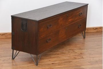 アンティーク家具　古民具・骨董 前面欅材の横長ローチェスト(ローボード・ドロワー・時代箪笥・タンス)