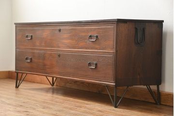 アンティーク家具　古民具・骨董 前面欅材の横長ローチェスト(ローボード・ドロワー・時代箪笥・タンス)