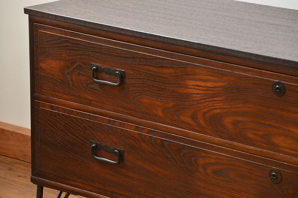 アンティーク家具　古民具・骨董 前面欅材の横長ローチェスト(ローボード・ドロワー・時代箪笥・タンス)