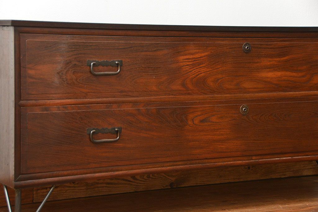 アンティーク家具　古民具・骨董 前面欅材の横長ローチェスト(ローボード・ドロワー・時代箪笥・タンス)