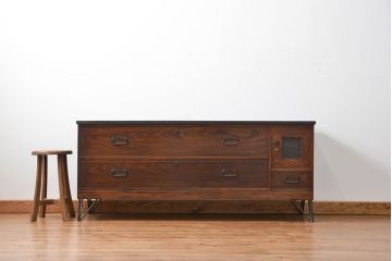 アンティーク家具　アンティーク 前面欅(ケヤキ)材の鉄脚付き横長ローボード(ローチェスト、時代箪笥)