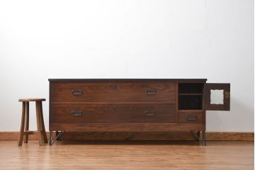 アンティーク家具　アンティーク 前面欅(ケヤキ)材の鉄脚付き横長ローボード(ローチェスト、時代箪笥)