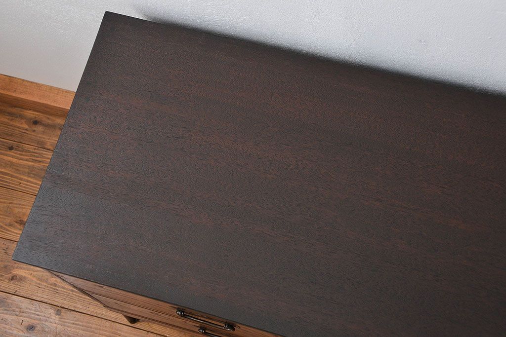 アンティーク家具　アンティーク 前面欅(ケヤキ)材の鉄脚付き横長ローボード(ローチェスト、時代箪笥)