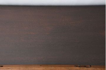 アンティーク家具　アンティーク 前面欅(ケヤキ)材の鉄脚付き横長ローボード(ローチェスト、時代箪笥)