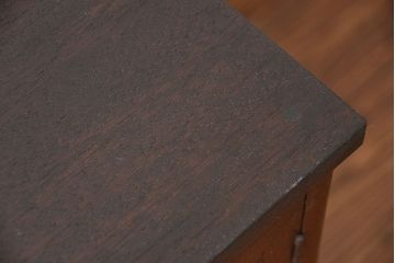 アンティーク家具　アンティーク 前面欅(ケヤキ)材の鉄脚付き横長ローボード(ローチェスト、時代箪笥)