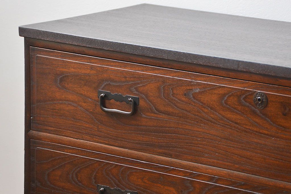 アンティーク家具　アンティーク 前面欅(ケヤキ)材の鉄脚付き横長ローボード(ローチェスト、時代箪笥)