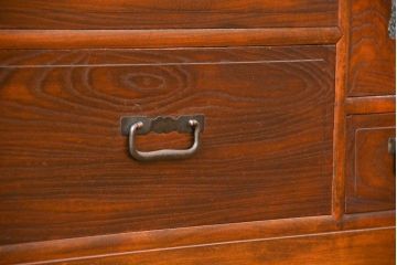 アンティーク家具　アンティーク 前面欅(ケヤキ)材の鉄脚付き横長ローボード(ローチェスト、時代箪笥)