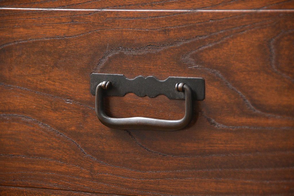 アンティーク家具　アンティーク 前面欅(ケヤキ)材の鉄脚付き横長ローボード(ローチェスト、時代箪笥)