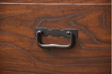 アンティーク家具　アンティーク 前面欅(ケヤキ)材の鉄脚付き横長ローボード(ローチェスト、時代箪笥)