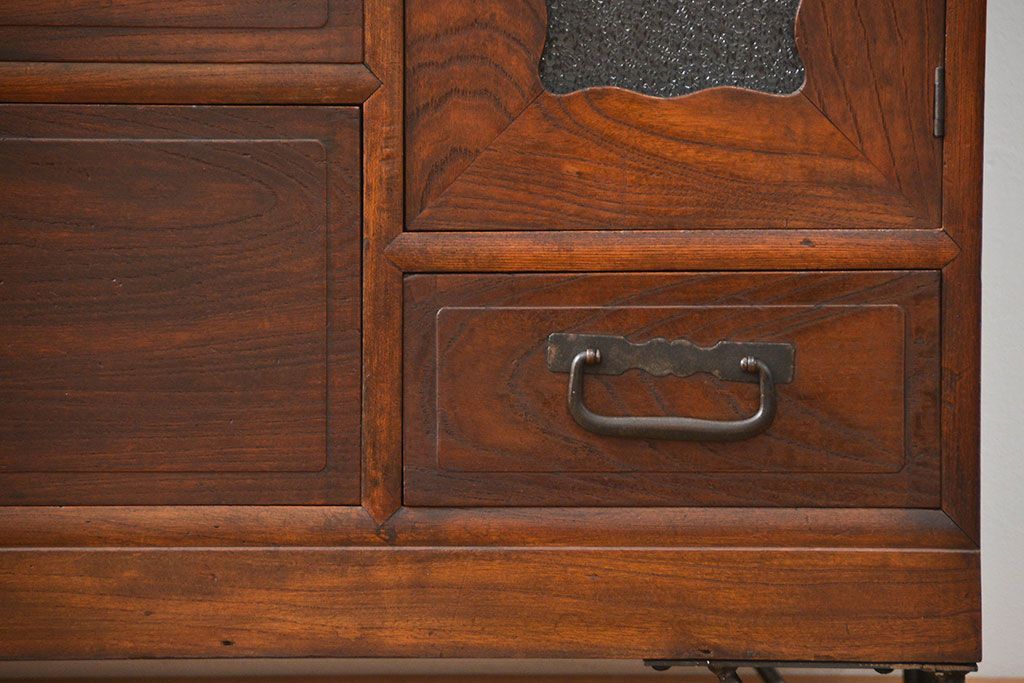 アンティーク家具　アンティーク 前面欅(ケヤキ)材の鉄脚付き横長ローボード(ローチェスト、時代箪笥)