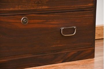 アンティーク家具　古民具・骨董 前面縞黒檀の上品な時代箪笥(チェスト、タンス)