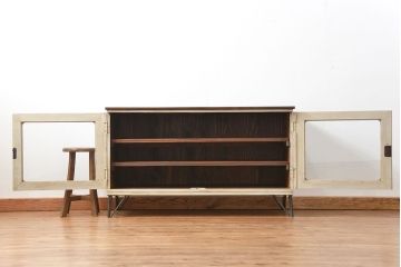 アンティーク家具　鉄脚付きアンティークペイントローボード(収納棚、TVボード)