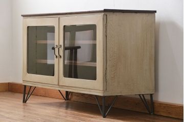 アンティーク家具　鉄脚付きアンティークペイントローボード(収納棚、TVボード)