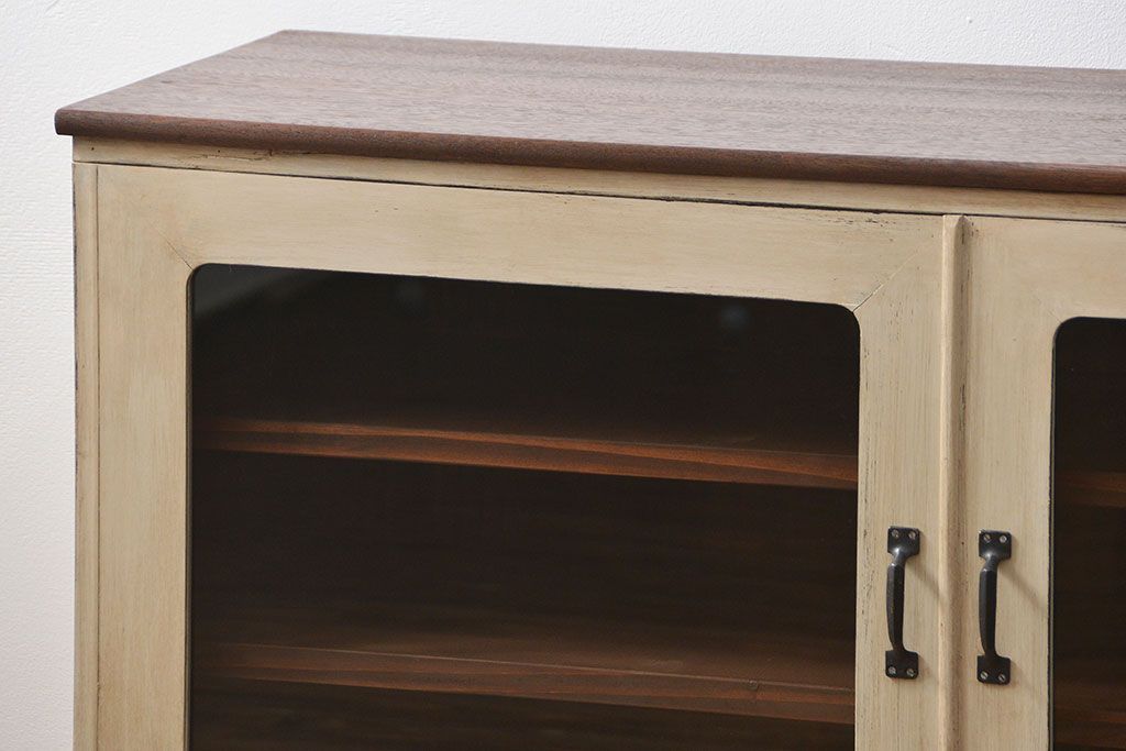 アンティーク家具　鉄脚付きアンティークペイントローボード(収納棚、TVボード)