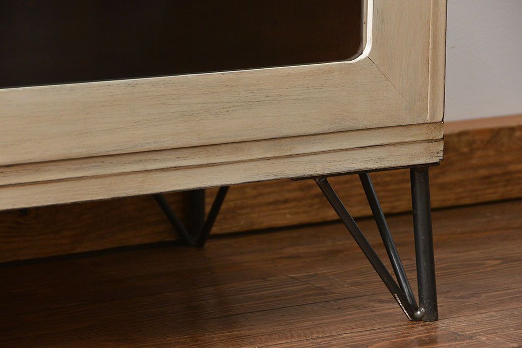 アンティーク家具　鉄脚付きアンティークペイントローボード(収納棚、TVボード)