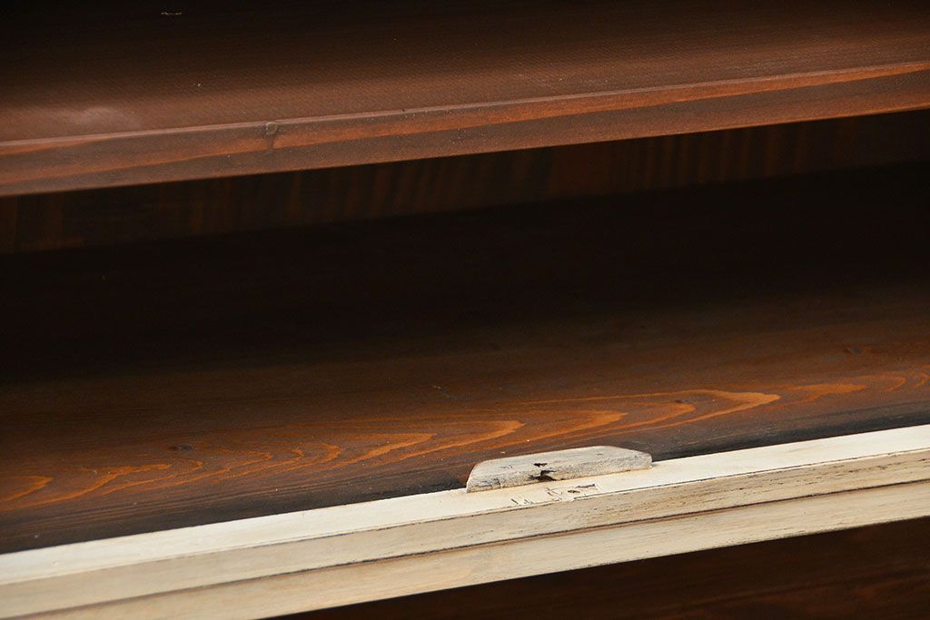 アンティーク家具　鉄脚付きアンティークペイントローボード(収納棚、TVボード)