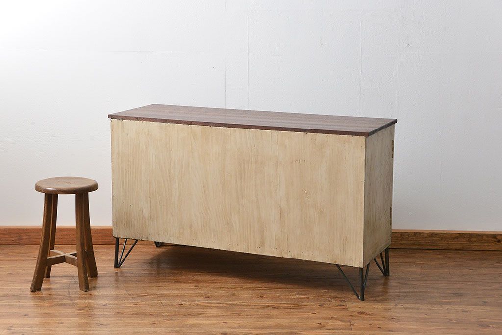 アンティーク家具　鉄脚付きアンティークペイントローボード(収納棚、TVボード)