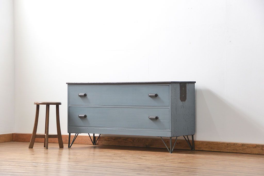 レトロ家具　昭和レトロ 鉄脚付きアンティークローチェスト(ローボード、タンス)