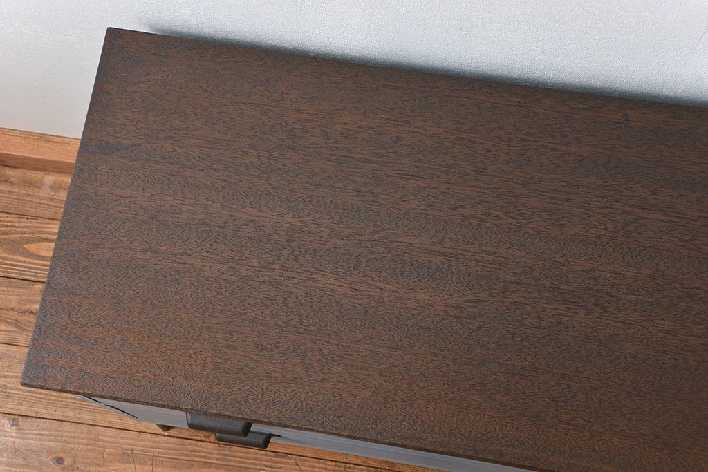 レトロ家具　昭和レトロ 鉄脚付きアンティークローチェスト(ローボード、タンス)