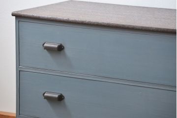 レトロ家具　昭和レトロ 鉄脚付きアンティークローチェスト(ローボード、タンス)