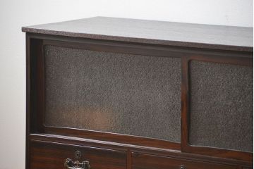 アンティーク家具　アンティーク 前面縞黒檀のダイヤガラス横長ローボード(鉄脚付き)(時代箪笥、収納棚)