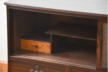 アンティーク家具　アンティーク 前面縞黒檀のダイヤガラス横長ローボード(鉄脚付き)(時代箪笥、収納棚)