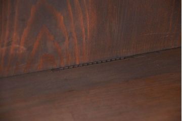 アンティーク家具　アンティーク 前面縞黒檀のダイヤガラス横長ローボード(鉄脚付き)(時代箪笥、収納棚)