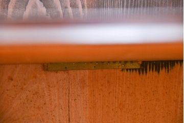 アンティーク家具　アンティーク 前面縞黒檀のダイヤガラス横長ローボード(鉄脚付き)(時代箪笥、収納棚)