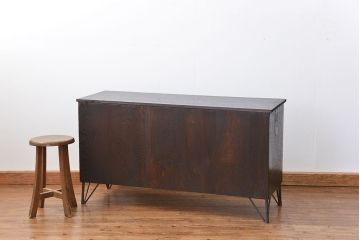 アンティーク家具　アンティーク 前面縞黒檀のダイヤガラス横長ローボード(鉄脚付き)(時代箪笥、収納棚)