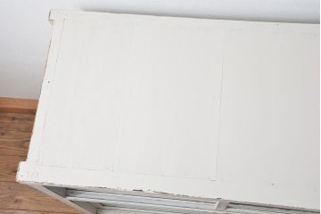 レトロ家具　昭和レトロ モールガラス入りアンティークペイント収納棚(食器棚、戸棚)