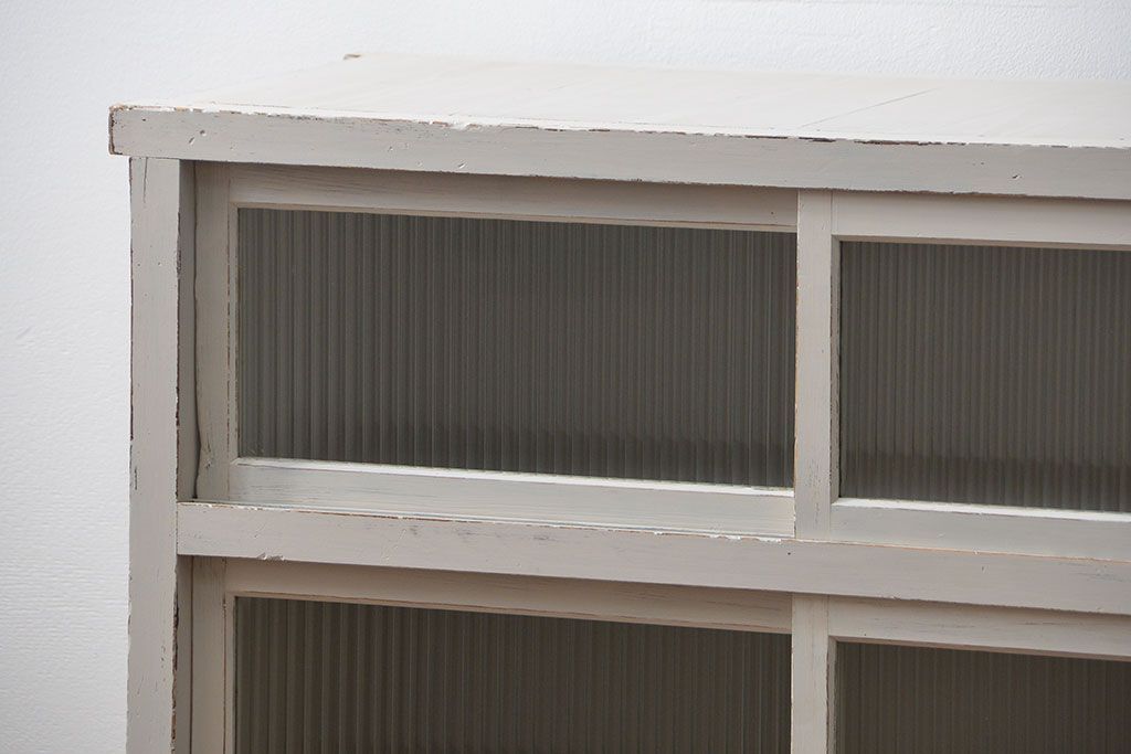 レトロ家具　昭和レトロ モールガラス入りアンティークペイント収納棚(食器棚、戸棚)