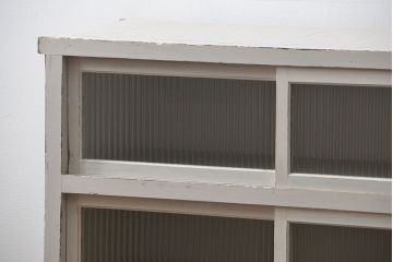 レトロ家具　昭和レトロ モールガラス入りアンティークペイント収納棚(食器棚、戸棚)
