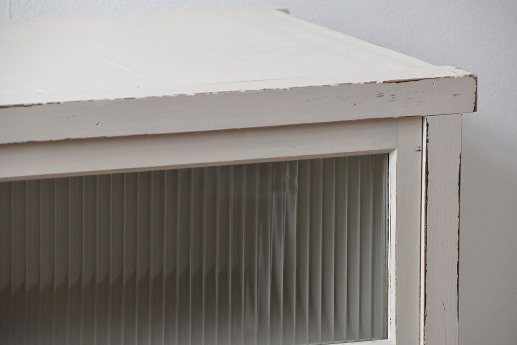 レトロ家具　昭和レトロ モールガラス入りアンティークペイント収納棚(食器棚、戸棚)