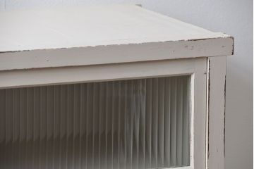 レトロ家具　昭和レトロ モールガラス入りアンティークペイント収納棚(食器棚、戸棚)