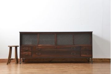 アンティーク家具　古民具・骨董 前面黒壇材の鉄脚付きダイヤガラス時代箪笥ローボード(サイドボード、テレビボード)