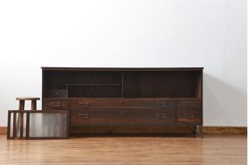 アンティーク家具　古民具・骨董 前面黒壇材の鉄脚付きダイヤガラス時代箪笥ローボード(サイドボード、テレビボード)