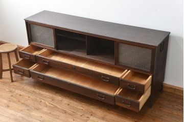 アンティーク家具　古民具・骨董 前面黒壇材の鉄脚付きダイヤガラス時代箪笥ローボード(サイドボード、テレビボード)