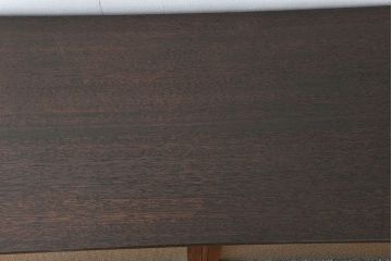 アンティーク家具　古民具・骨董 前面黒壇材の鉄脚付きダイヤガラス時代箪笥ローボード(サイドボード、テレビボード)