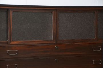 アンティーク家具　古民具・骨董 前面黒壇材の鉄脚付きダイヤガラス時代箪笥ローボード(サイドボード、テレビボード)