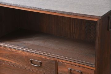 アンティーク家具　古民具・骨董 前面黒壇材の鉄脚付きダイヤガラス時代箪笥ローボード(サイドボード、テレビボード)