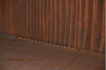 アンティーク家具　古民具・骨董 前面黒壇材の鉄脚付きダイヤガラス時代箪笥ローボード(サイドボード、テレビボード)