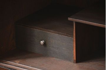 アンティーク家具　古民具・骨董 前面黒壇材の鉄脚付きダイヤガラス時代箪笥ローボード(サイドボード、テレビボード)