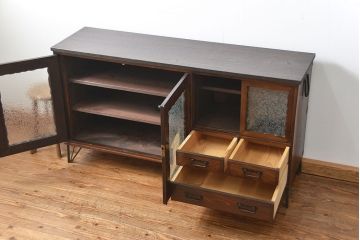 アンティーク家具　アンティーク 前面欅材の上質な鉄脚付き結霜ガラス時代箪笥ローボード(サイドボード、収納棚)