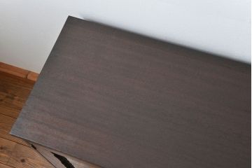 アンティーク家具　アンティーク 前面欅材の上質な鉄脚付き結霜ガラス時代箪笥ローボード(サイドボード、収納棚)