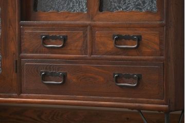 アンティーク家具　アンティーク 前面欅材の上質な鉄脚付き結霜ガラス時代箪笥ローボード(サイドボード、収納棚)